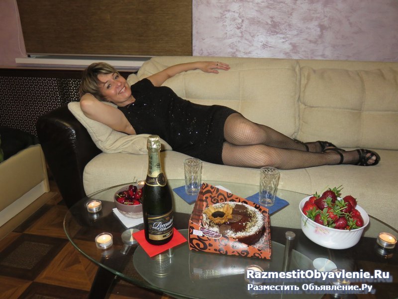 Русская жена раздевается для мужа дома и на отдыхе
